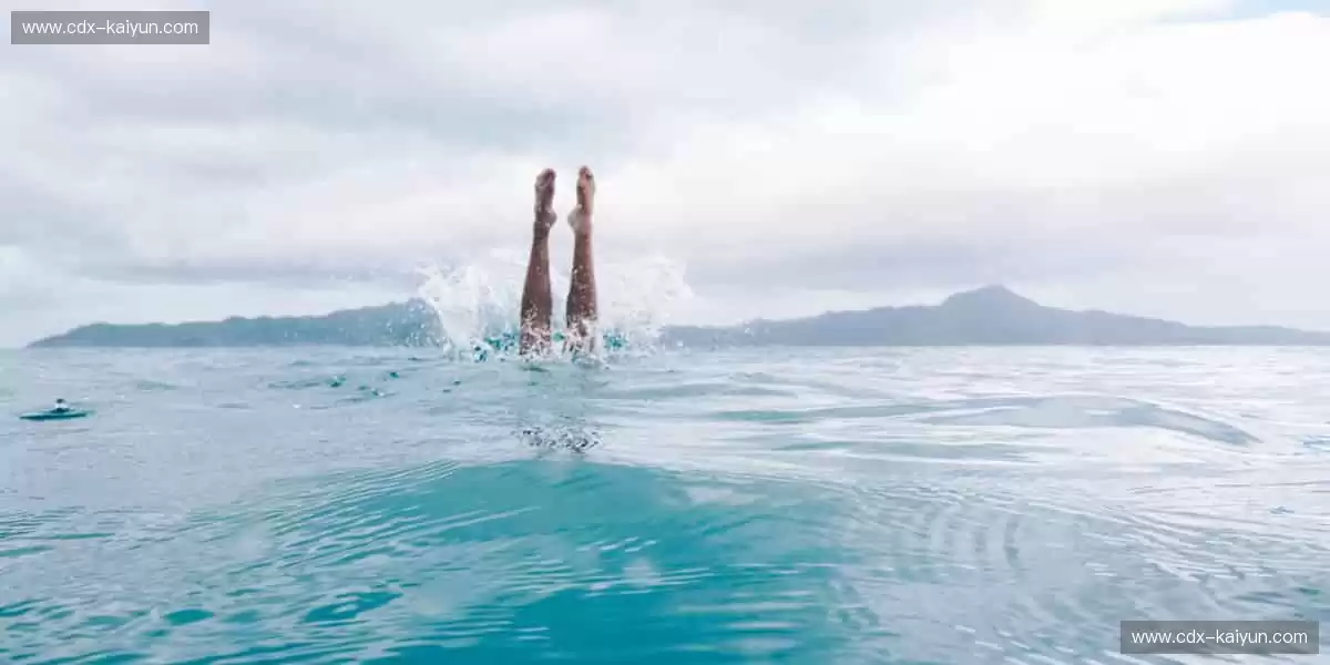 弹幕狂欢,边看边聊!💬 独家解说 + 实时数据,打造沉浸式观赛体验!